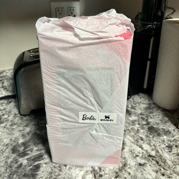 Barbie Edition Stanley 30oz🩷 - Picture 3 of 4